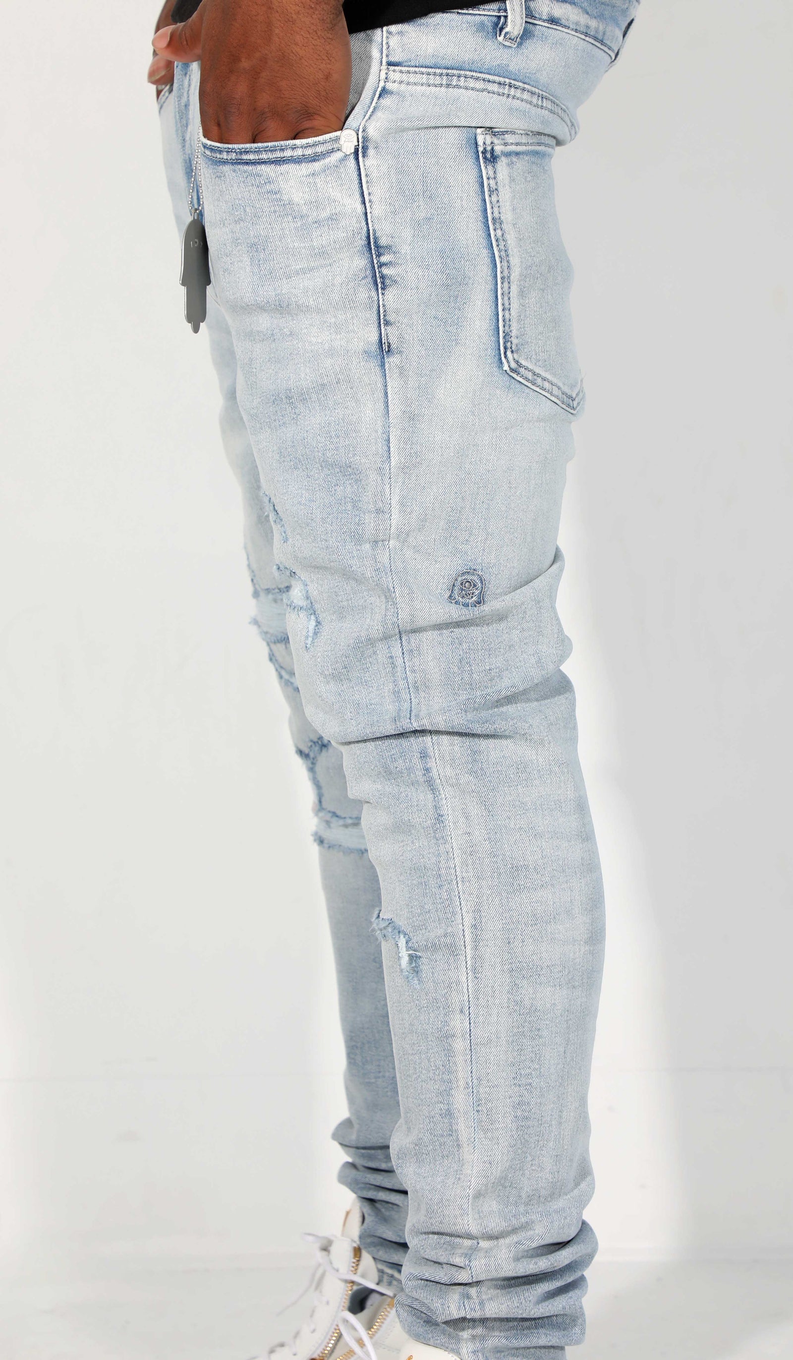 Kash Hamsa-28 skinny ripped jeans in light blue – view 5 of 7