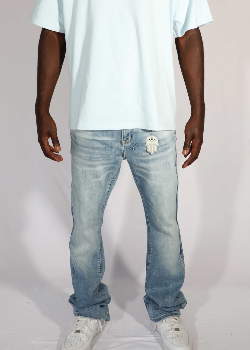 Kash Hamsa-40 flared jeans in blue – view 8 of 11