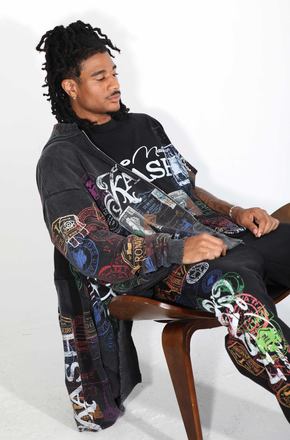 Kash Passport Collection heavyweight oversized tee in black – view 6 of 8