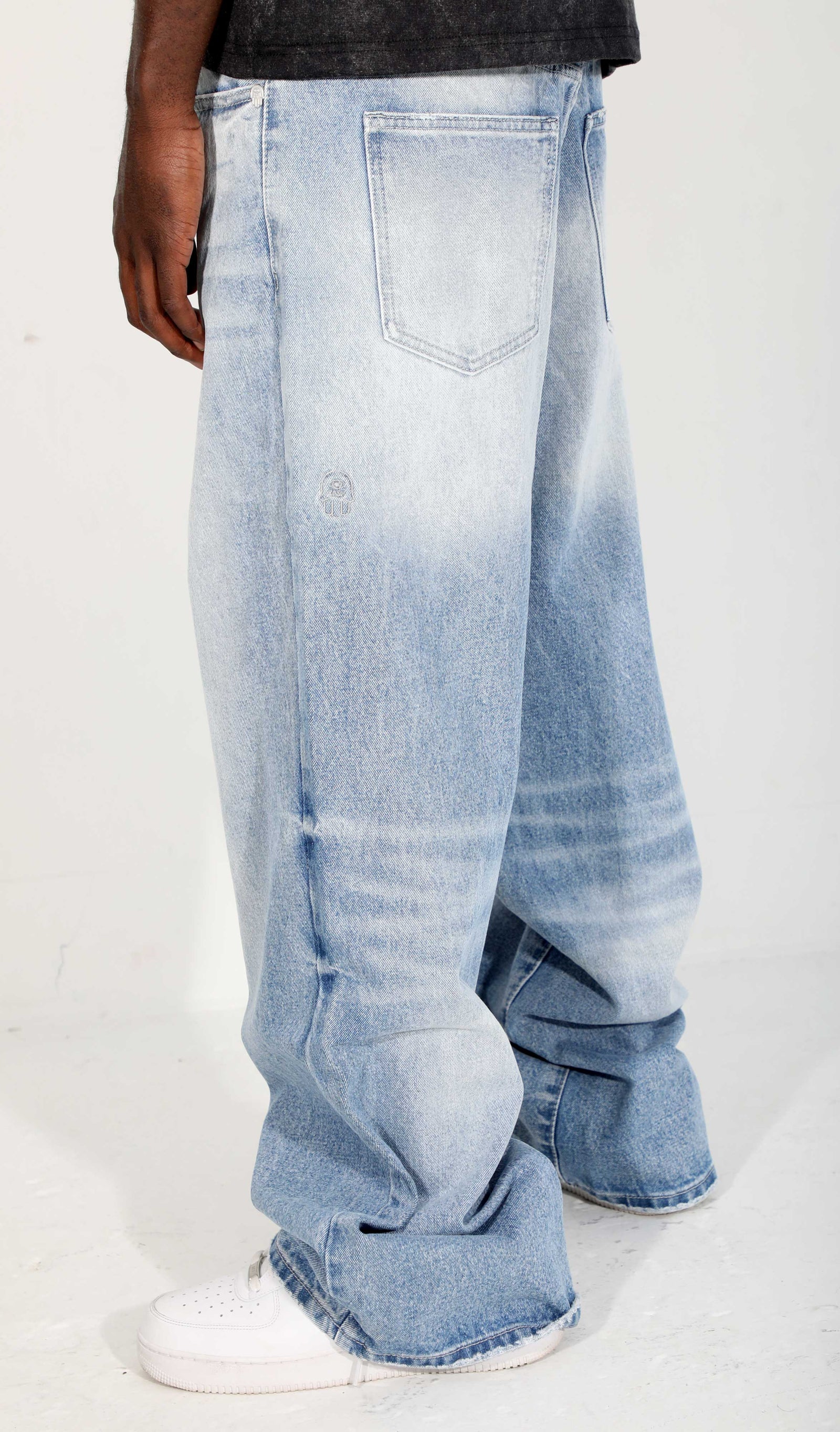 Kash Hamsa-41 baggy fit jeans in blue – view 3 of 6