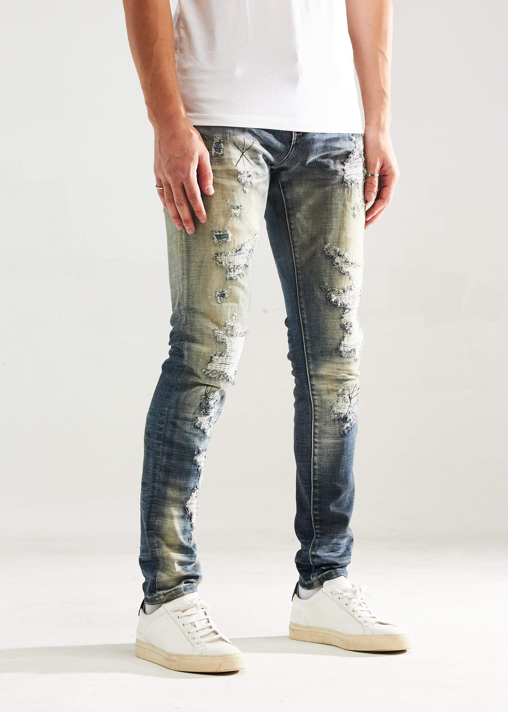 Embellish Joni Standard Acid Wash in blue – view 2 of 5