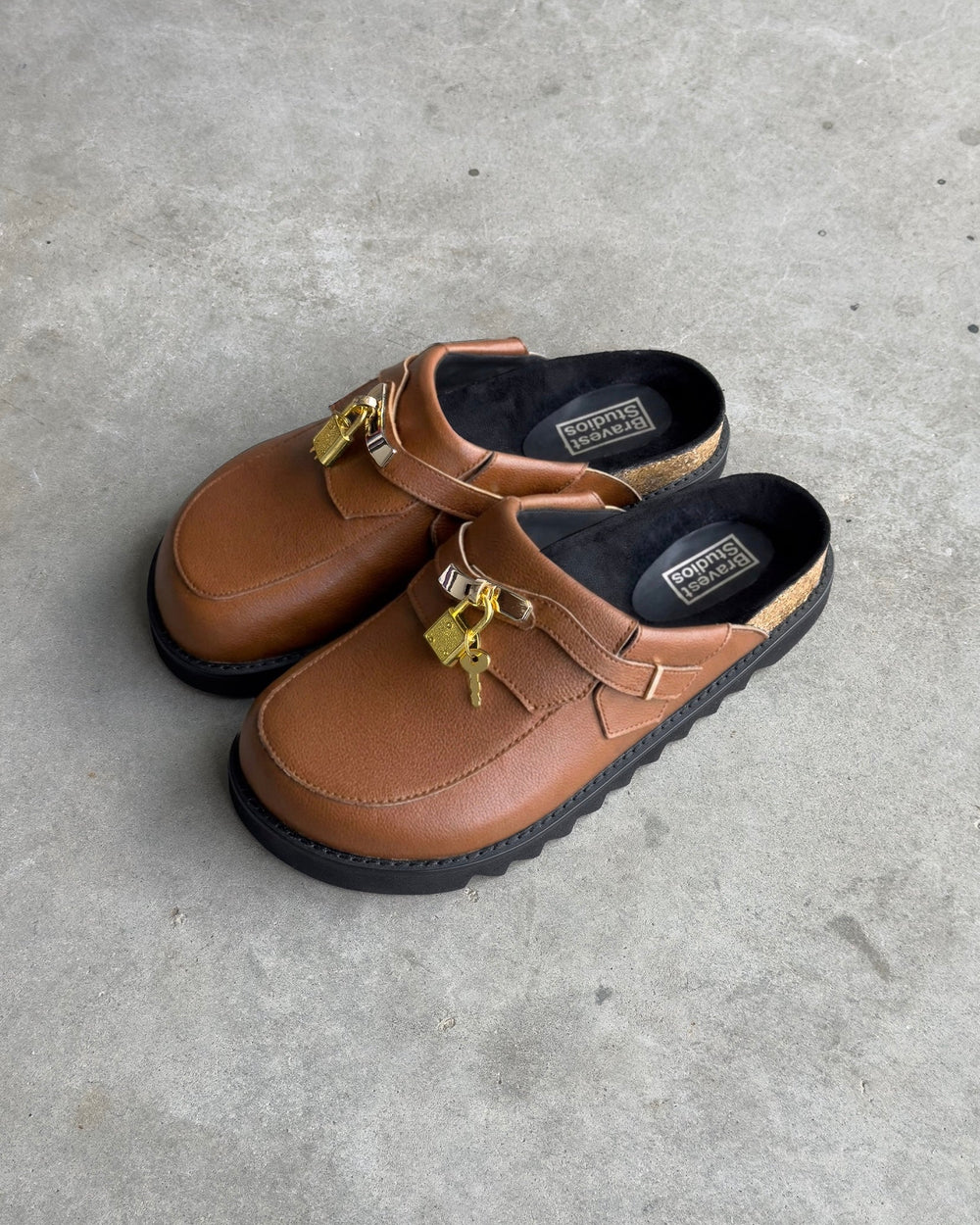Bravest Studios Bag Clogs in light brown cognac