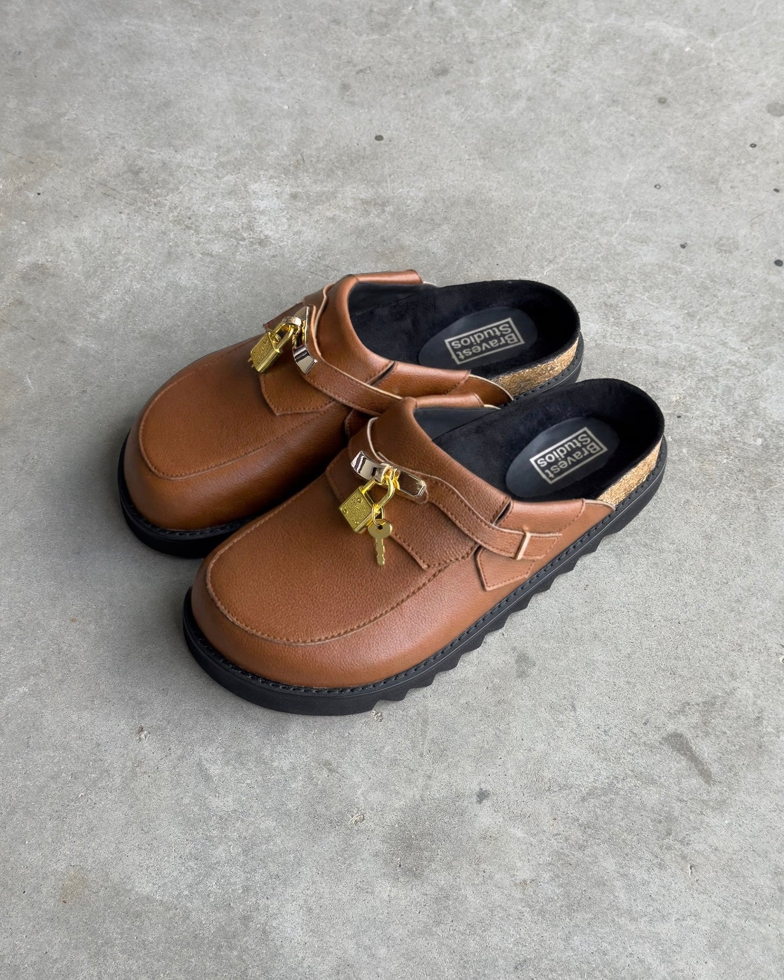 Bravest Studios Bag Clogs in light brown cognac