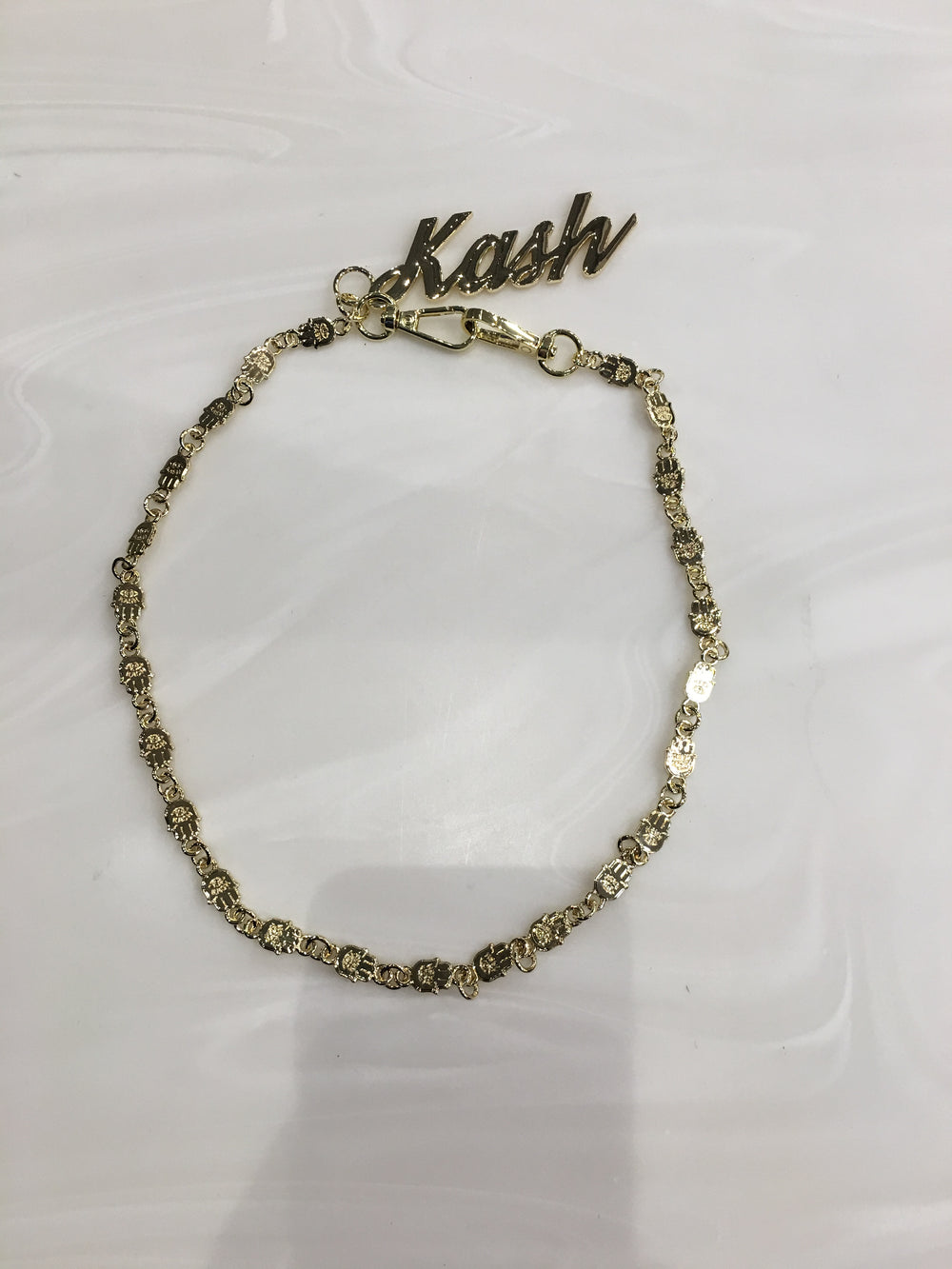 Kash Hamsa Wallet Chain 1 Layer in gold – view 2 of 2