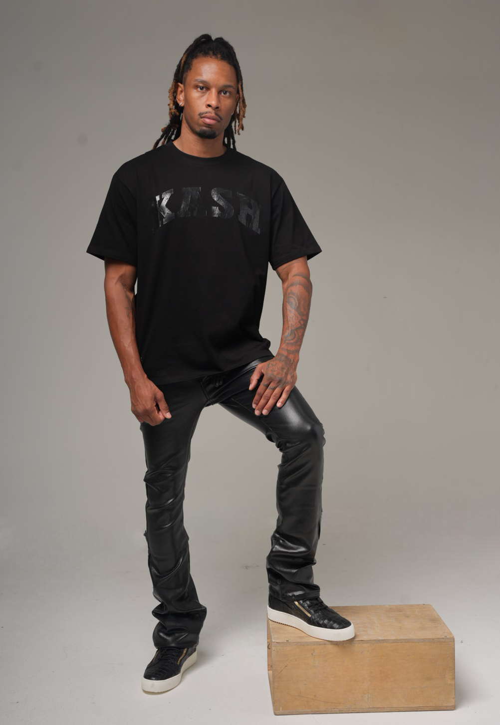 Kash Metallic Logo & Hamsa Hand Tee in black – view 5 of 10