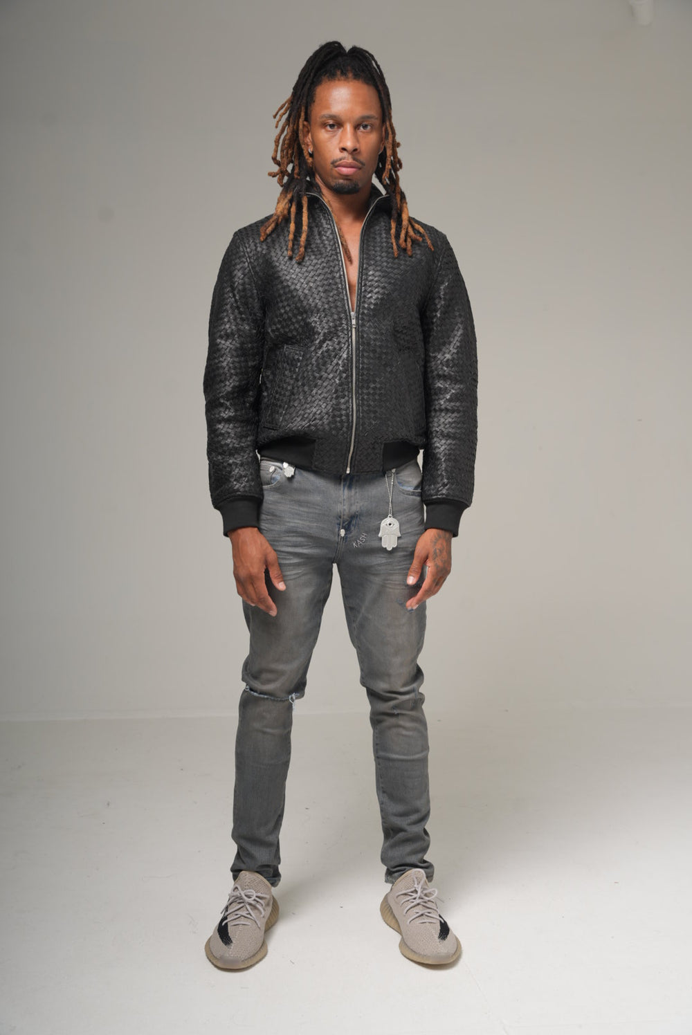 KASH Hamsa-24 skinny denim in deep grey on model, front