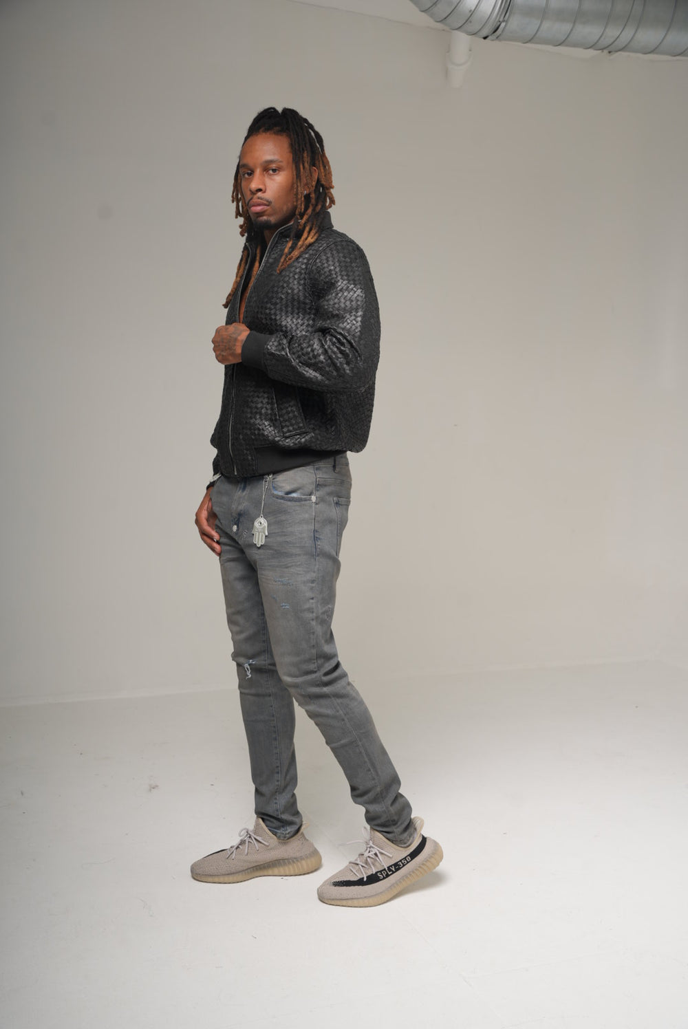 KASH Hamsa-24 skinny denim in deep grey on model, side
