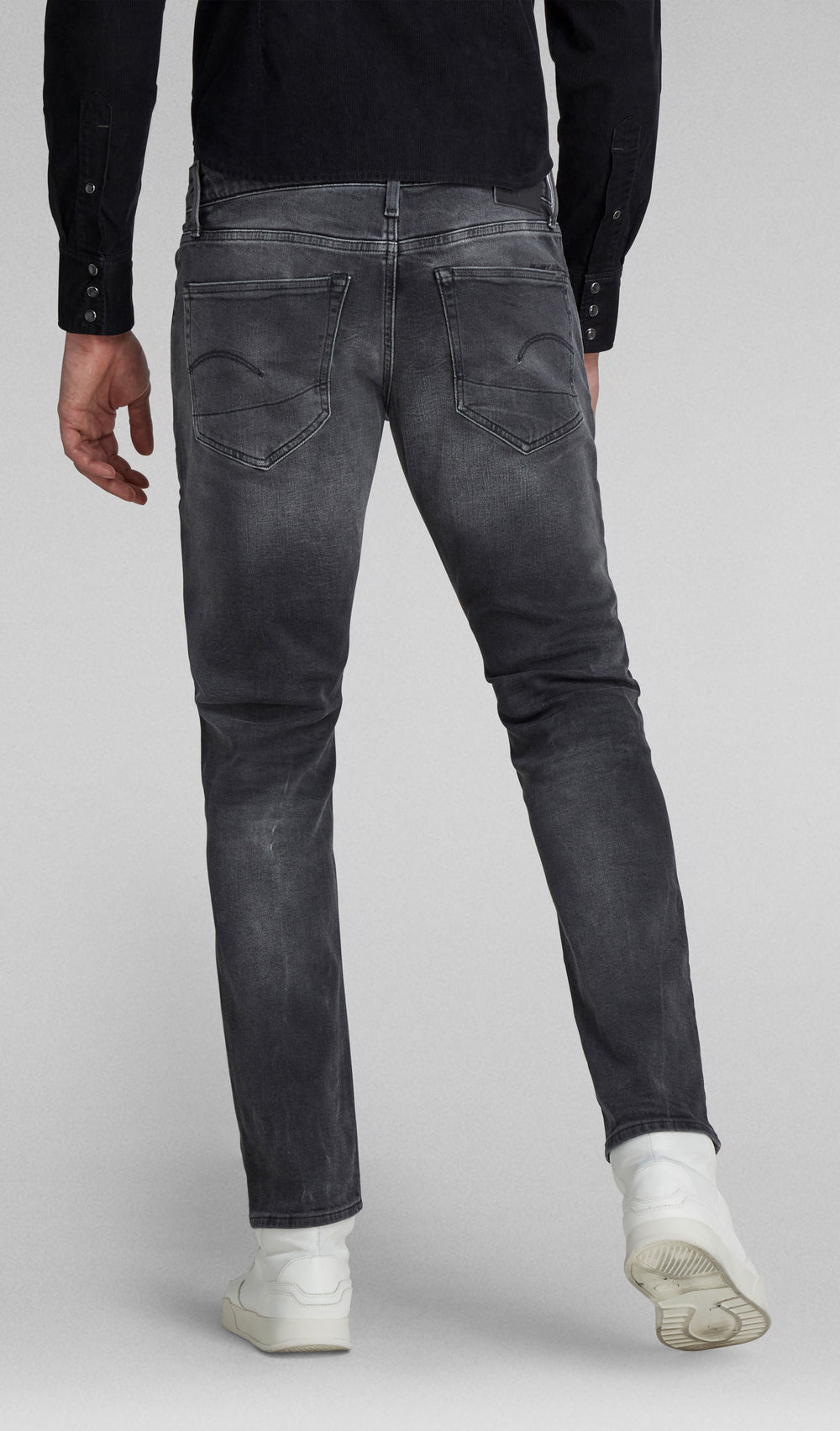 G-Star RAW 3301 Slim Jeans in antic charcoal – view 2 of 4