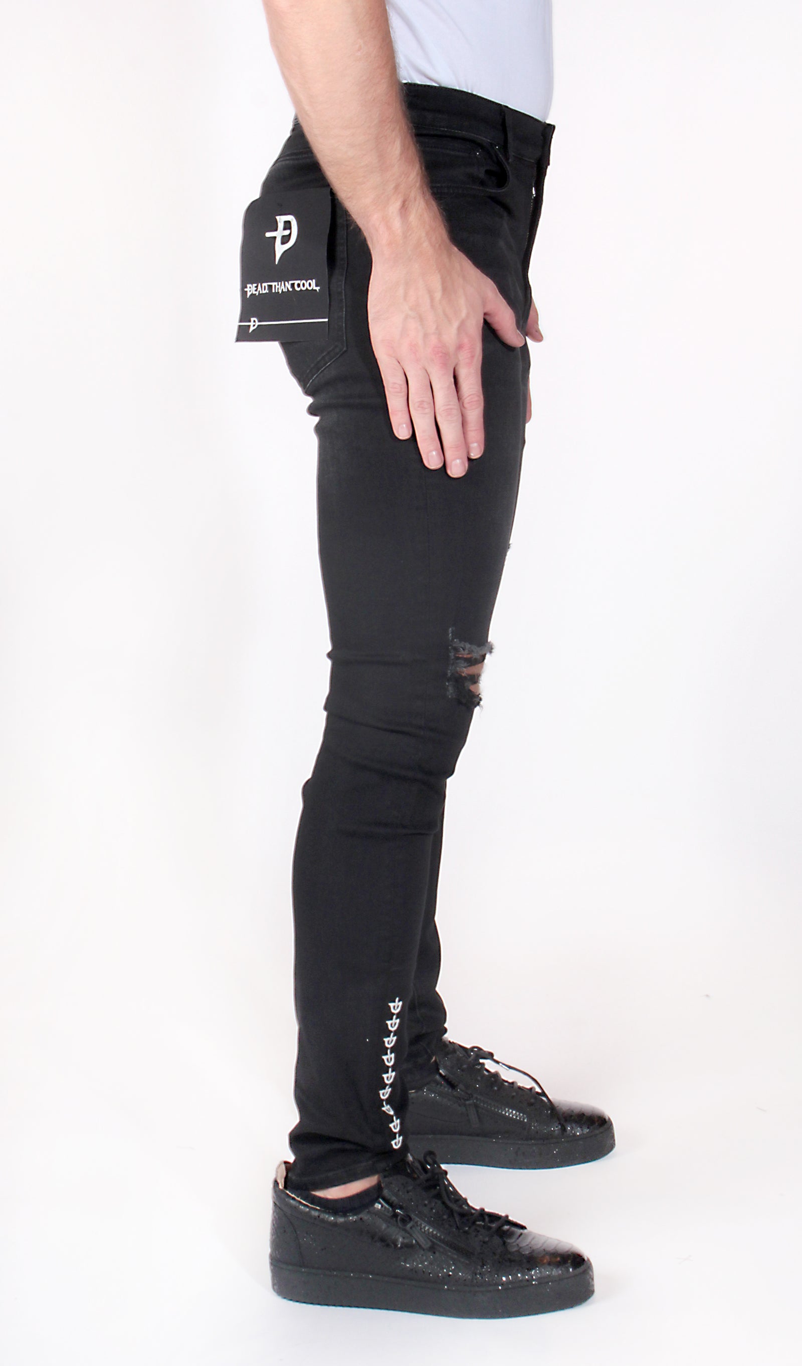 Dead Than Cool D Logo Jean in black – view 5 of 8